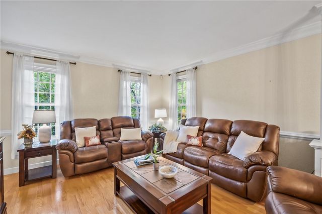 27 Sibley Road, Sutton, MA 01590