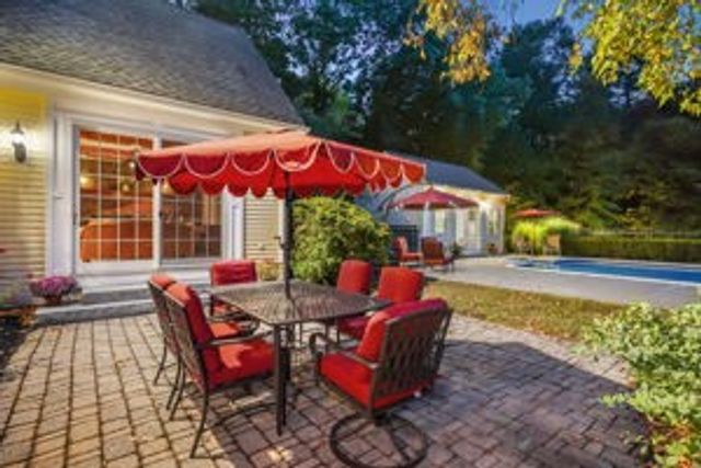 27 Sibley Road, Sutton, MA 01590
