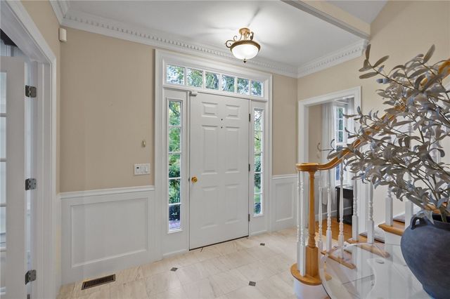 27 Sibley Road, Sutton, MA 01590