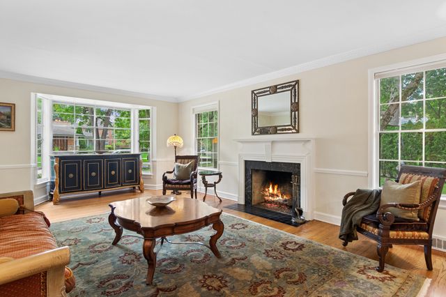 6755 N Jean Avenue, Chicago, IL 60646