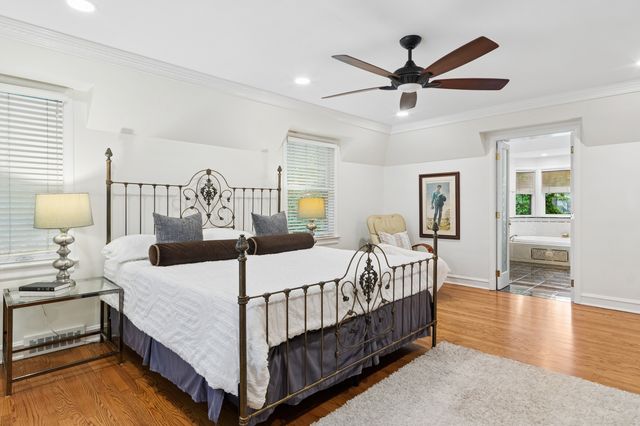 6755 N Jean Avenue, Chicago, IL 60646