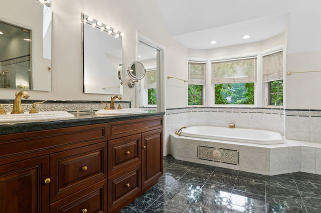 6755 N Jean Avenue, Chicago, IL 60646