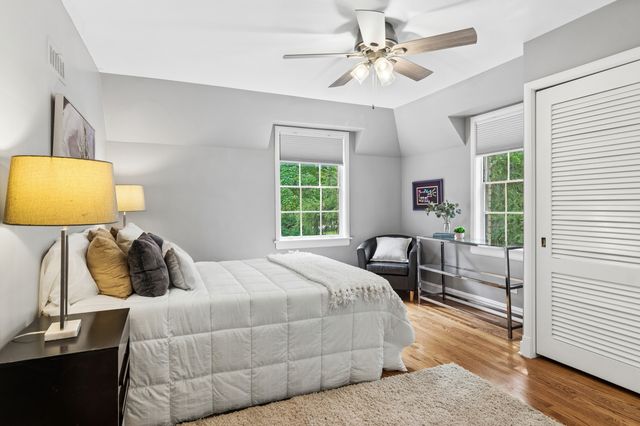 6755 N Jean Avenue, Chicago, IL 60646