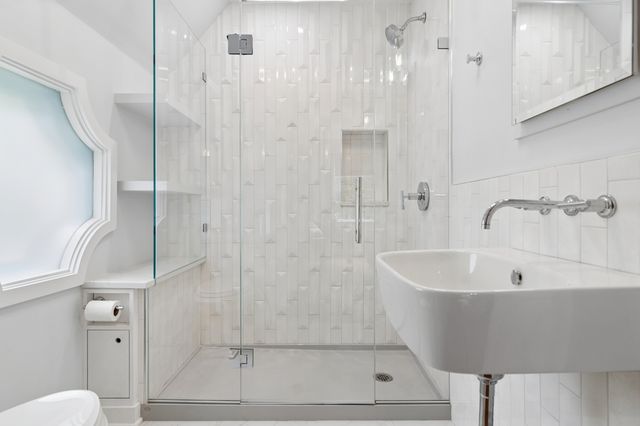 6755 N Jean Avenue, Chicago, IL 60646