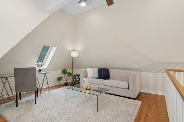 6755 N Jean Avenue, Chicago, IL 60646