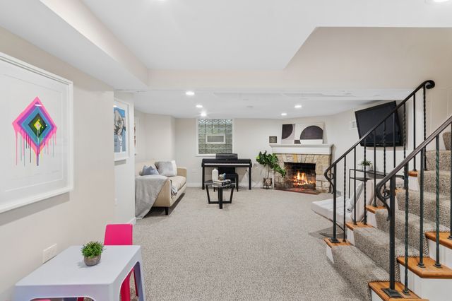 6755 N Jean Avenue, Chicago, IL 60646