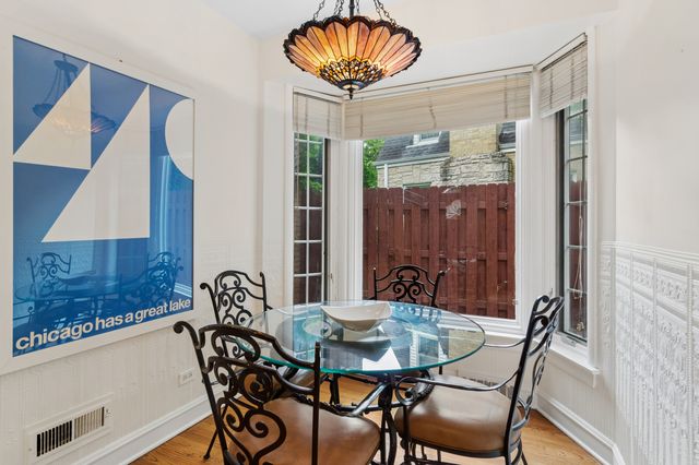 6755 N Jean Avenue, Chicago, IL 60646