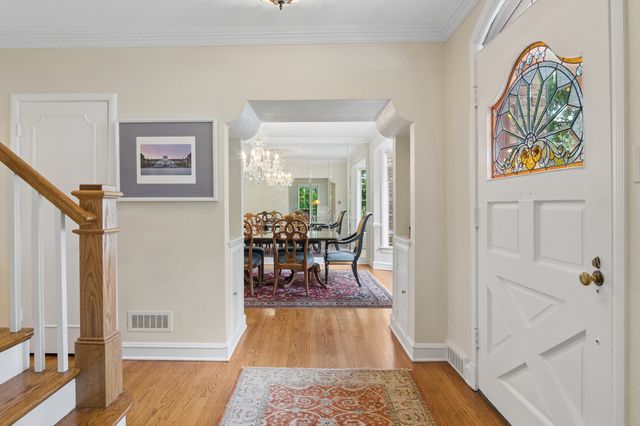 6755 N Jean Avenue, Chicago, IL 60646