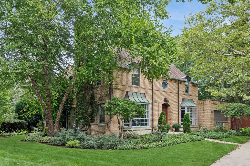 6755 N Jean Avenue, Chicago, IL 60646