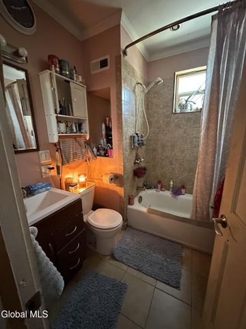 6 Hempton Street, Amsterdam, NY 12010