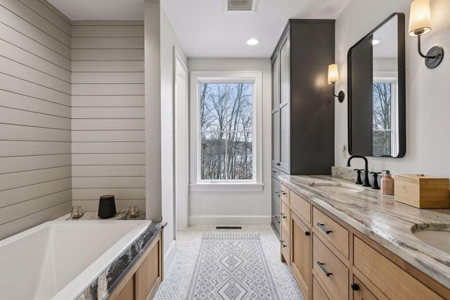 1085 Lake Edith Lane S, Afton, MN 55001