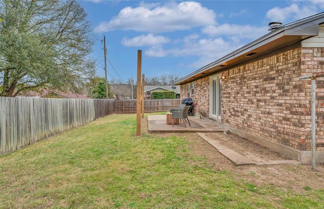 706 Krueger Street, Clifton, TX 76634