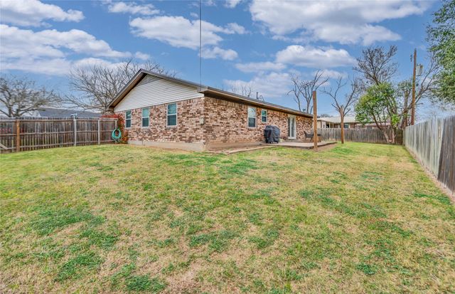 706 Krueger Street, Clifton, TX 76634