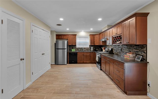 706 Krueger Street, Clifton, TX 76634