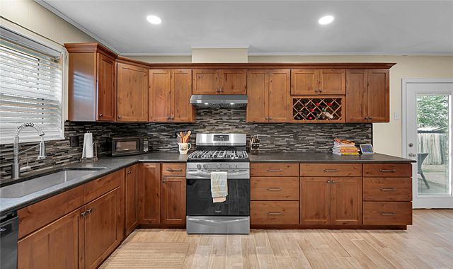 706 Krueger Street, Clifton, TX 76634