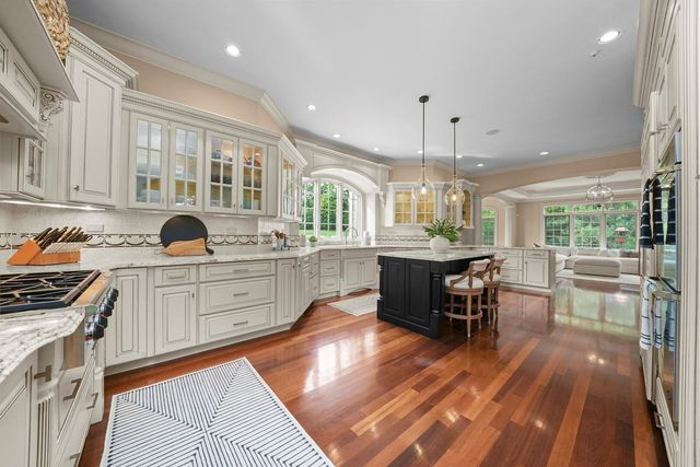 80 Geneva Court, Inverness, IL 60010