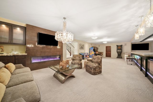 80 Geneva Court, Inverness, IL 60010