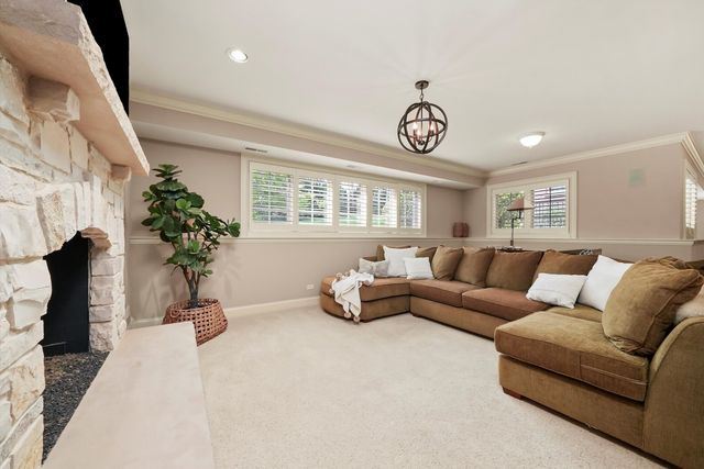 80 Geneva Court, Inverness, IL 60010