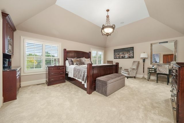 80 Geneva Court, Inverness, IL 60010
