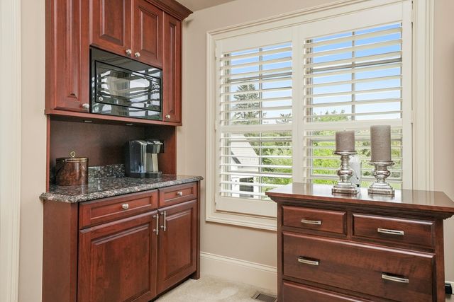 80 Geneva Court, Inverness, IL 60010
