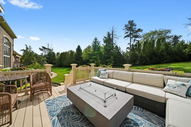 80 Geneva Court, Inverness, IL 60010