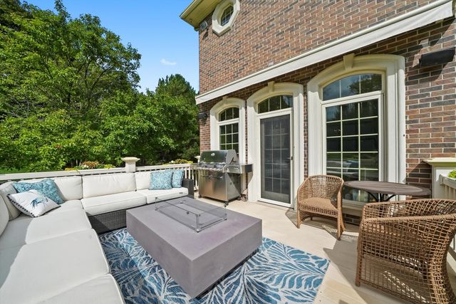 80 Geneva Court, Inverness, IL 60010
