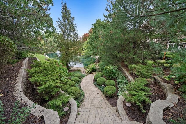 80 Geneva Court, Inverness, IL 60010