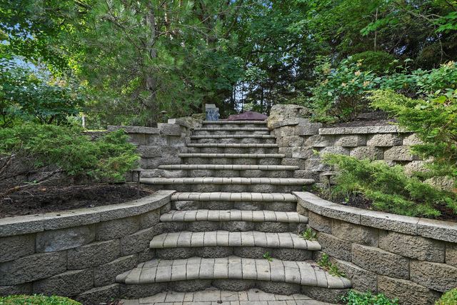 80 Geneva Court, Inverness, IL 60010