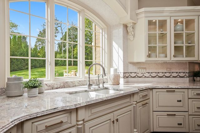 80 Geneva Court, Inverness, IL 60010