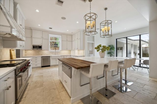 3738 Wickersham Ln, Houston, TX 77027