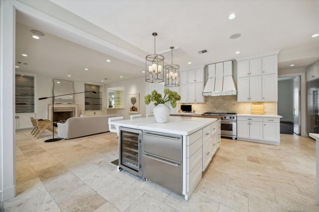 3738 Wickersham Ln, Houston, TX 77027