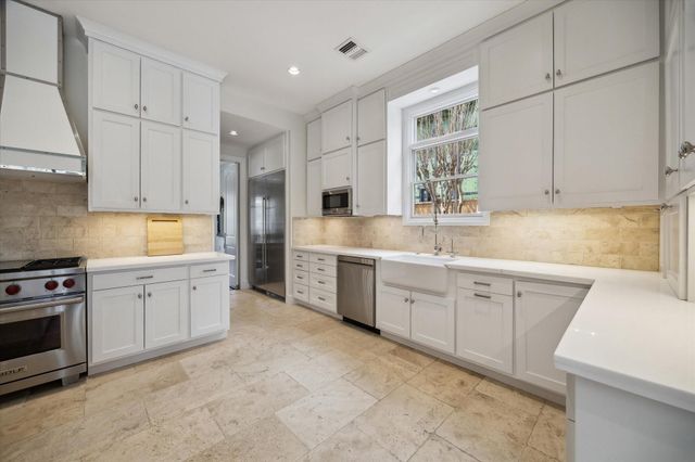 3738 Wickersham Ln, Houston, TX 77027