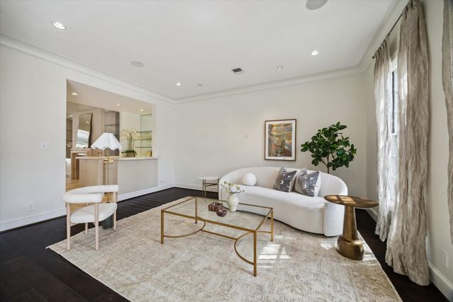 3738 Wickersham Ln, Houston, TX 77027