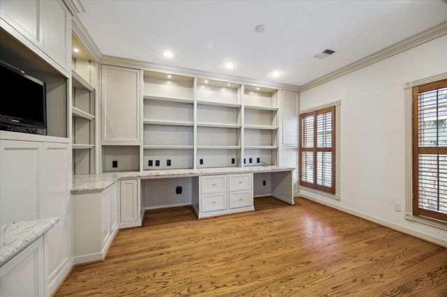 3738 Wickersham Ln, Houston, TX 77027