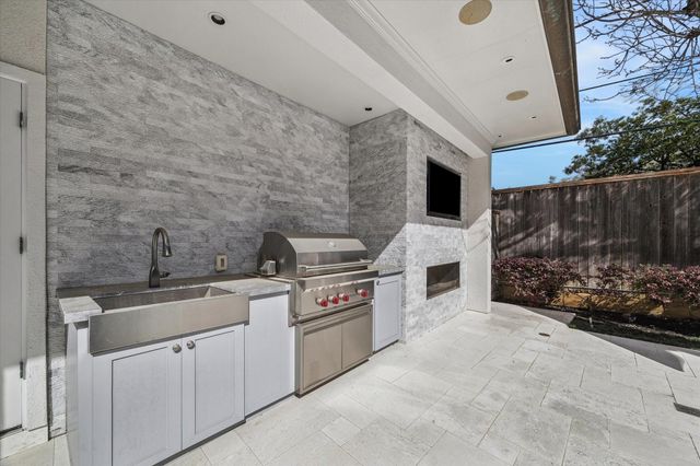 3738 Wickersham Ln, Houston, TX 77027