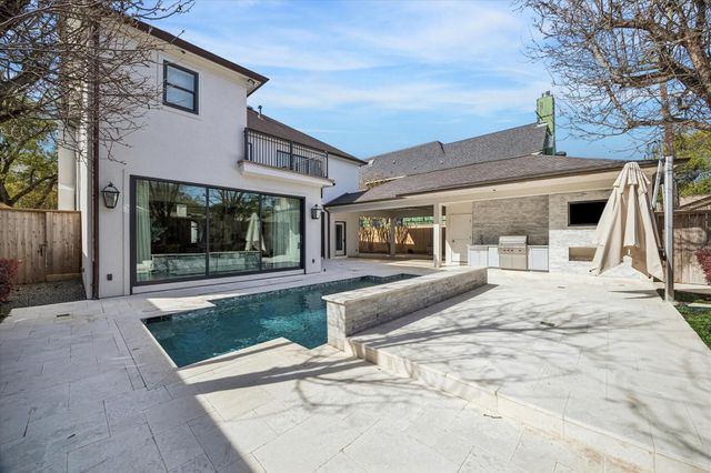 3738 Wickersham Ln, Houston, TX 77027