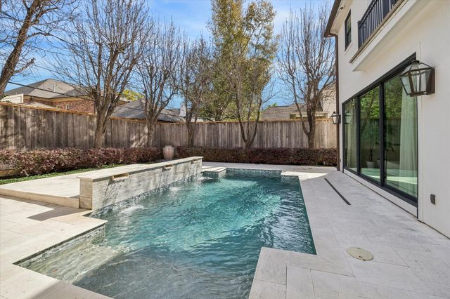 3738 Wickersham Ln, Houston, TX 77027