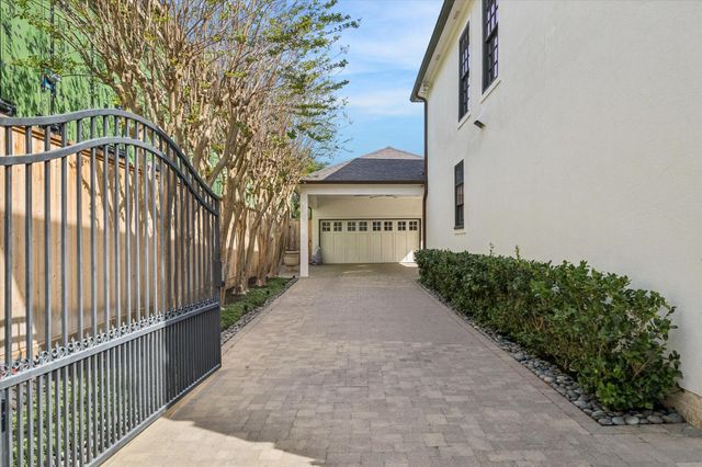 3738 Wickersham Ln, Houston, TX 77027