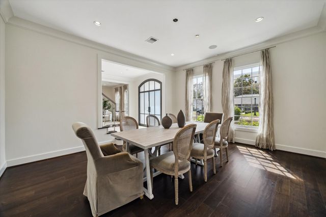 3738 Wickersham Ln, Houston, TX 77027