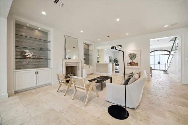 3738 Wickersham Ln, Houston, TX 77027