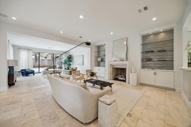 3738 Wickersham Ln, Houston, TX 77027