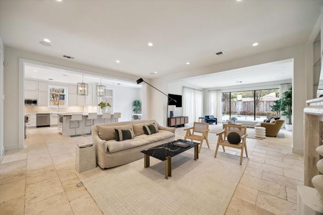 3738 Wickersham Ln, Houston, TX 77027