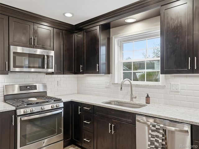 42902 Saxony Road, Canton Charter Township, MI 48187