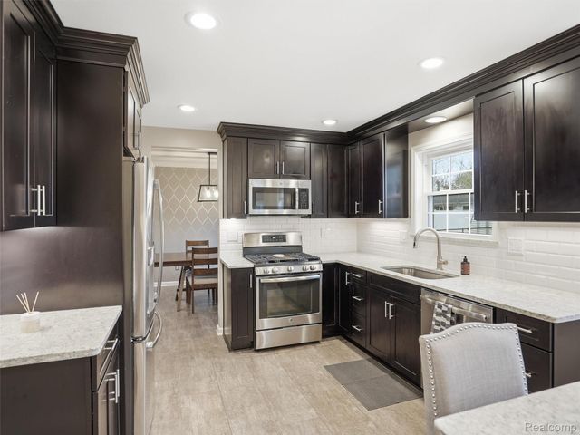 42902 Saxony Road, Canton Charter Township, MI 48187