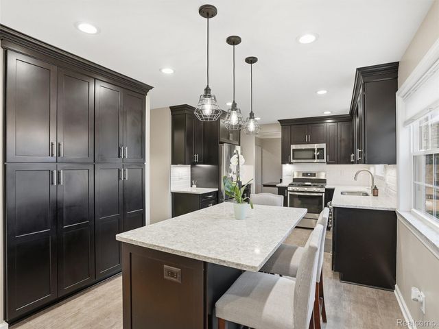 42902 Saxony Road, Canton Charter Township, MI 48187