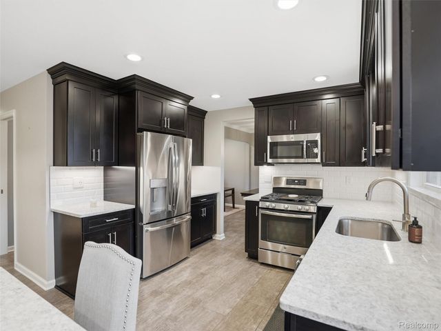 42902 Saxony Road, Canton Charter Township, MI 48187