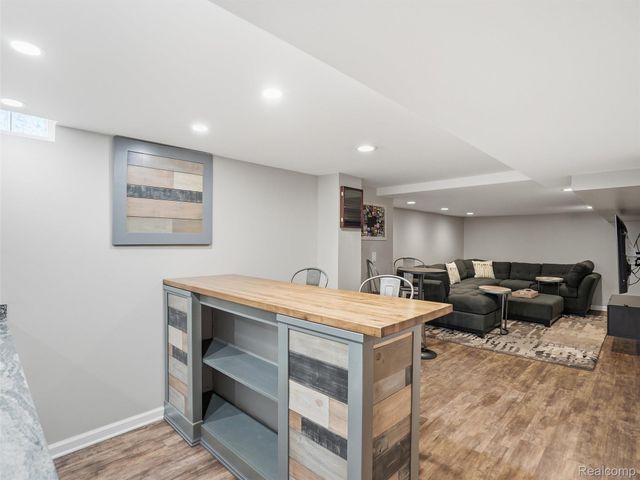 42902 Saxony Road, Canton Charter Township, MI 48187