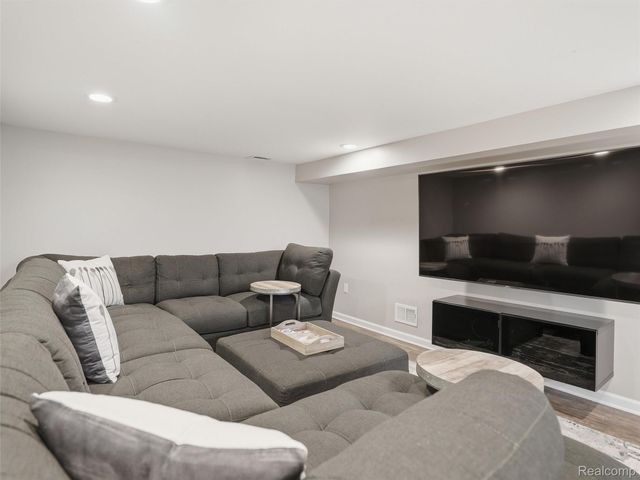 42902 Saxony Road, Canton Charter Township, MI 48187