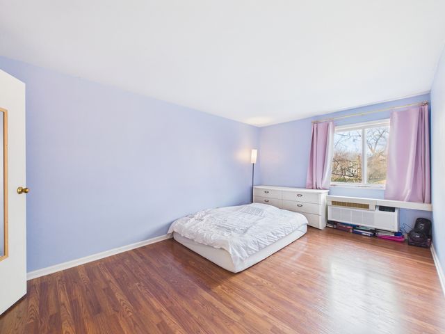 820 N Lakeside Drive 2C, Vernon Hills, IL 60061