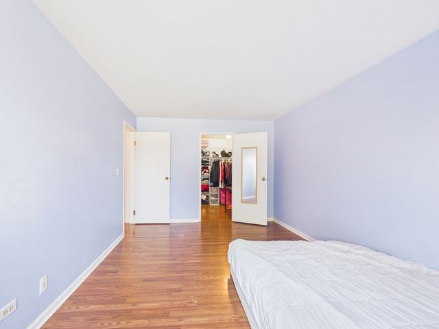 820 N Lakeside Drive 2C, Vernon Hills, IL 60061